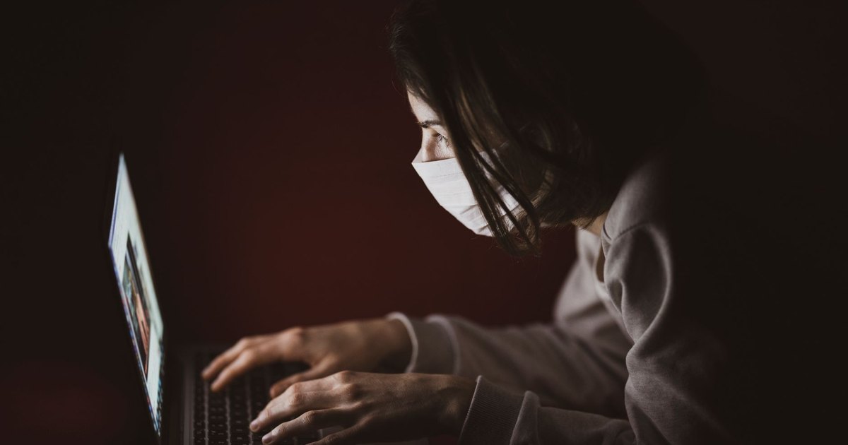 How to tell if someone is dangerous online by reading the warning signs