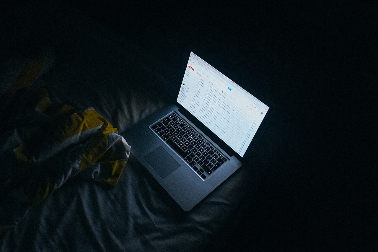 How to Spot a Scammer's Online Footprint