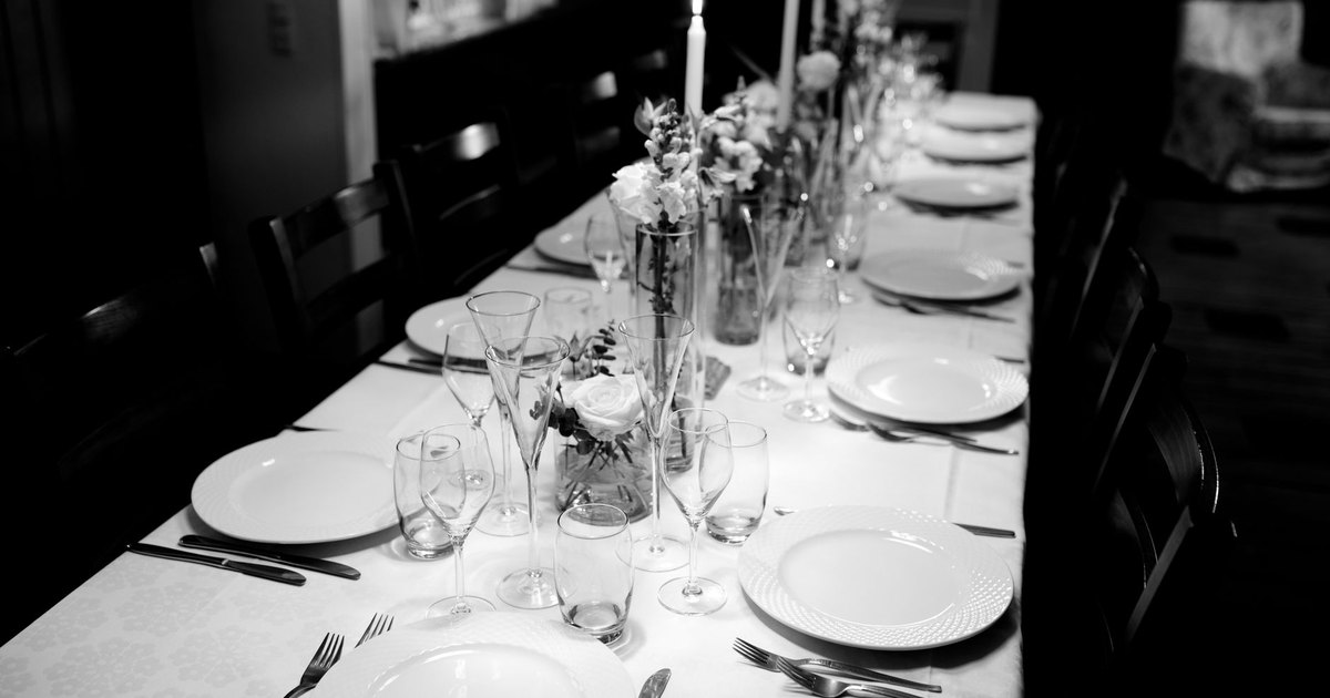 How to Vet a Dinner-Party Host Before You Sit Down