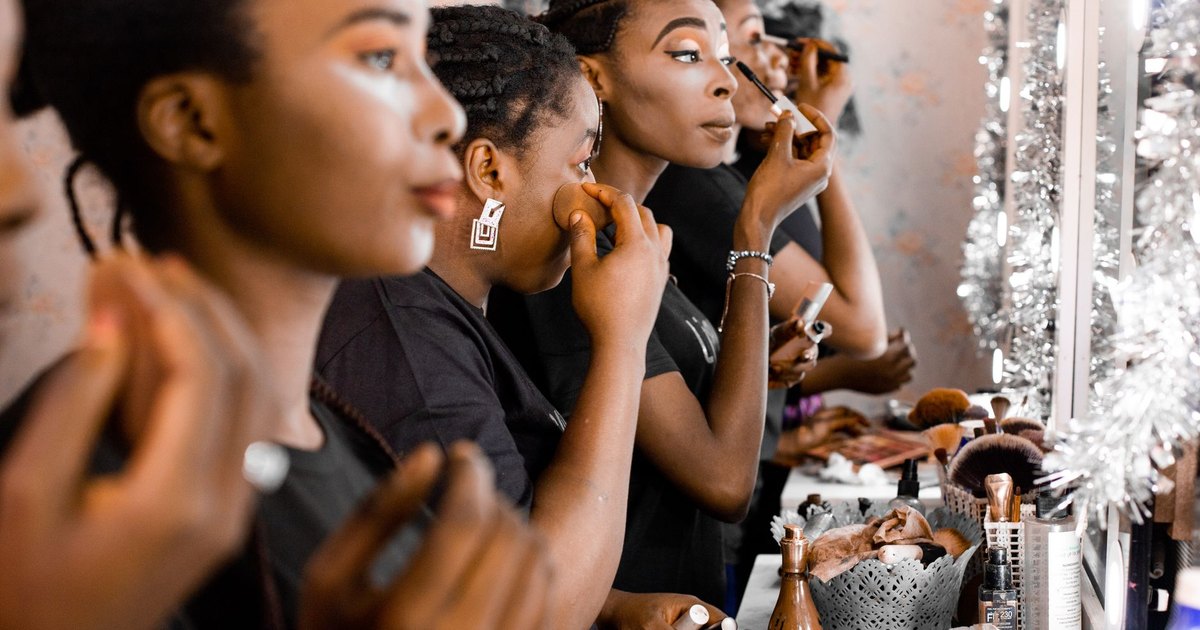 How to Vet a Makeup Artist Before You Book