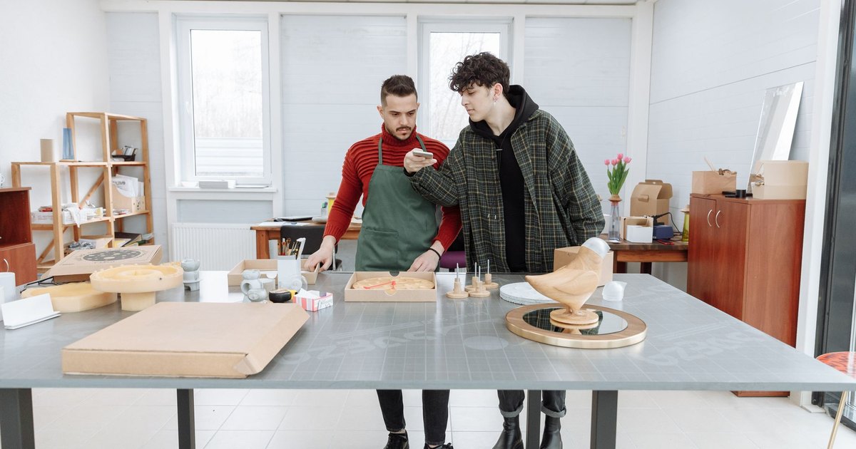 How to Vet a Studio-Mate Before You Share a Space