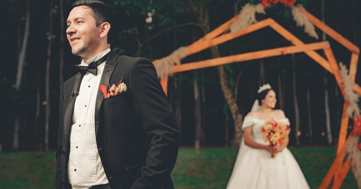 How to Vet a Wedding Officiant Before You Book