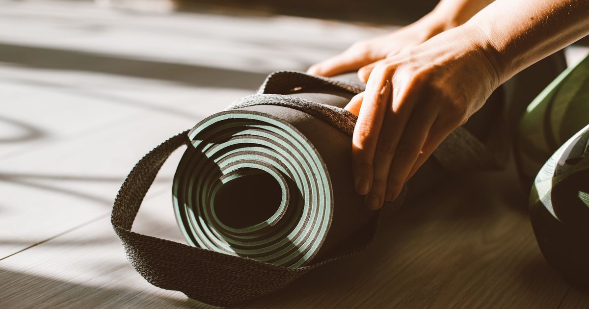 How to Vet a Yoga Teacher Before You Sign Up